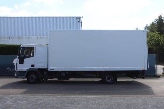 Box truck Truck Eurocargo 80 E18 Diesel 2008 Eurocargo 80 E 18 2008 2 image 2