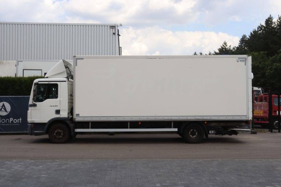 Box truck Truck MAN TGL 12.220 Diesel 2013 TGL 12.220 2013 2 image 2