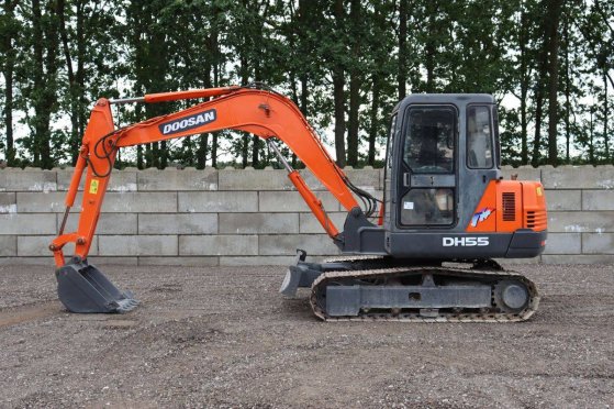 Doosan DH55-V Crawler Excavator Diesel 40kW 2010 Doosan DH55-V 2010 2 Crawler Excavators image 2