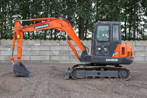 Doosan DH55-V Crawler Excavator Diesel 40kW 2010 Doosan DH55-V 2010 2 Crawler Excavators image 2