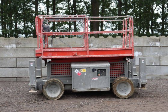 Scissor lift JLG 260MRT Diesel 570kg 9.92m 2006 260MRT 2006 2 Scissor Lifts image 2