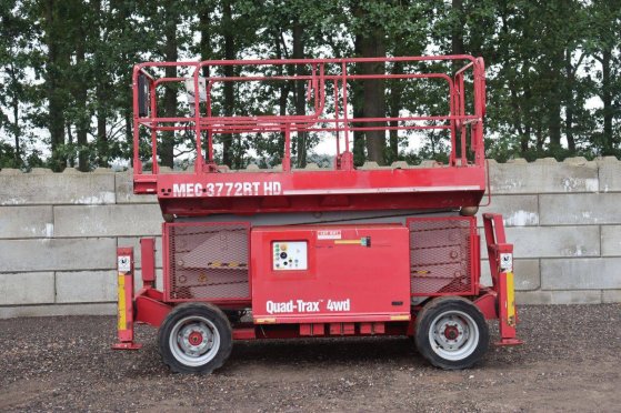 Scissor lift Mec 3772RT HD Diesel 680kg 13.3m MEC 3772RT HD 2 Scissor Lifts image 2