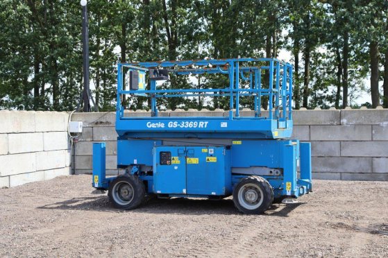 Scissor lift Genie GS3369 RT Diesel 454kg 11.96m 2013 GS3369 RT 2013 2 Scissor Lifts image 2
