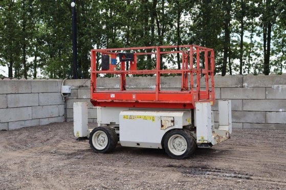 Scissor lift Genie GS-2668 Diesel 567kg 9.9m 2011 GS-2668 2011 2 Scissor Lifts image 2