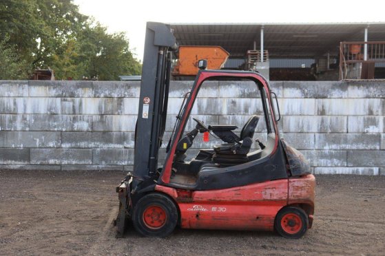 Heftruck Linde E30-02 Elektrisch 3000kg 3.79m 2000 E30-02 2000 2 Forklift image 2