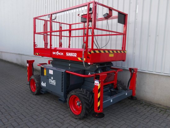 Skyjack SJ6832RT Diesel Scissor Lift 11.75m 2018 Skyjack SJ6832RT 2018 2 Scissor Lifts image 2