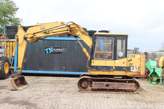 Crawler excavator Caterpillar E70B Diesel 40kW E70B 2 Crawler Excavators image 2