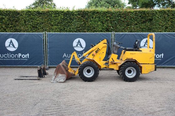 Articulated loader Giant V451T Diesel 33kW 2002 Giant V451T 2002 2 Wheel Loaders image 2