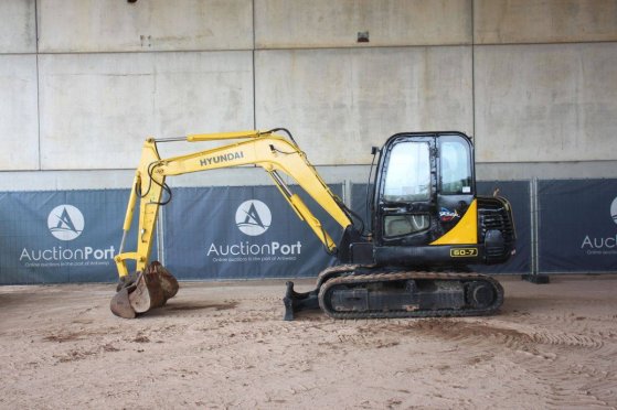 Hyundai R60-7 Diesel Crawler Excavator 2011 R60-7 2011 2 Crawler Excavators image 2