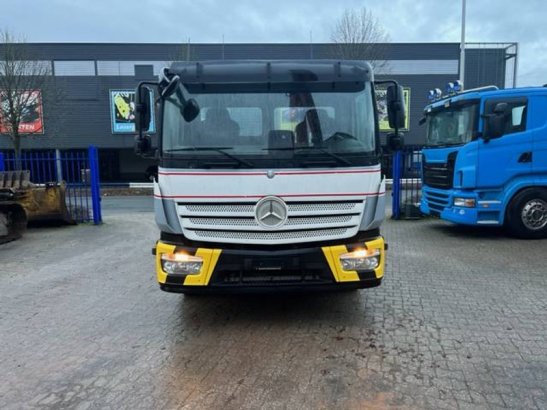 Mercedes-Benz 1327 Diesel Truck 2016 with Gantry Alarm Mercedes-Benz 1327 2016 2 image 2