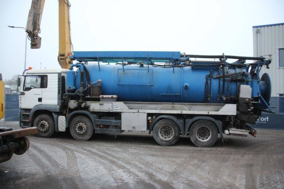 Vacuum truck Truck MAN TGA 35.410 Diesel 2004 TGA 35.410 2004 2 image 2