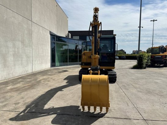 Midi excavator Caterpillar 305.5E2 Diesel 2018 305.5E2 2018 2 Crawler Excavators image 2