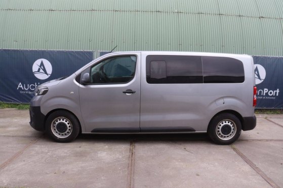9-seater Toyota Proace Diesel 120hp 2019 Proace 2019 2 Closed vans image 32
