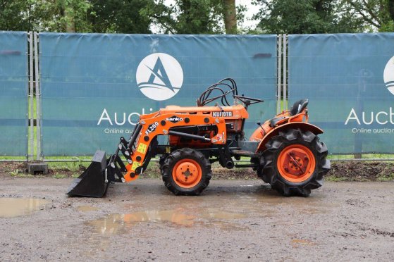 Kubota B7001 Mini Tractor Diesel 14 hp with front loader B7001 2 image 2