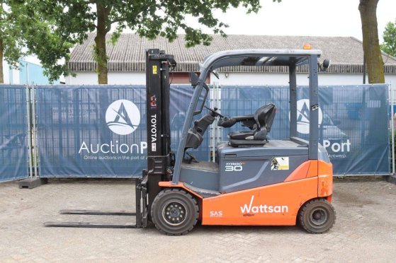 Toyota 8FBMT30 Electric Forklift 3000kg 2013 8FBMT30 2013 2 Forklift image 2