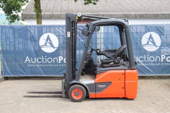 Fenwick-Linde E16 EVO Electric Forklift Fenwick-Linde E16 EVO 2 Forklift image 2