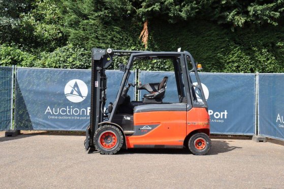 Linde E40HL-01/600 Electric Forklift 4000kg 2012 E40HL-01/600 2012 2 Forklift image 2