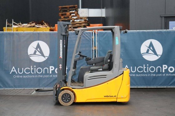 Forklift Jungheinrich EFG 216 440DZ Electric 1600kg 4.4m 2016 EFG 216 440DZ 2016 2 Forklift image 2