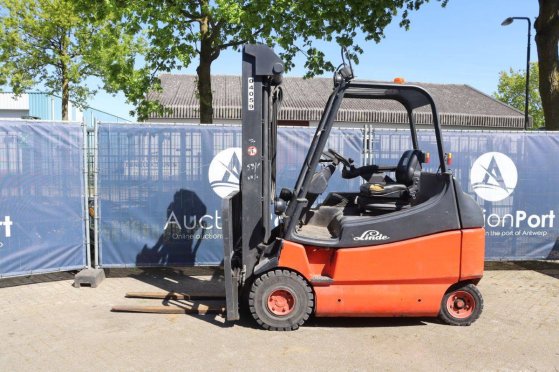 Linde E25/600-02 Electric Forklift 2500kg 7m 2003 E25/600-02 2003 2 Forklift image 2