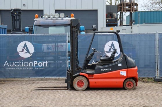 Linde E30-01 Electric Forklift 3000kg 5.2m 1997 E30-01 1997 2 Forklift image 2