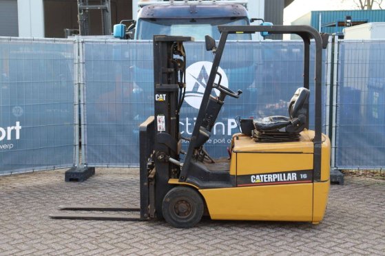 Caterpillar EP16KT Electric Forklift 1600kg 4.3m 2001 EP16KT 2001 2 Forklift image 17