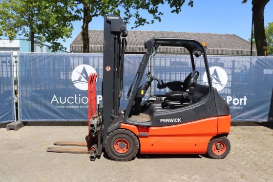Linde E25-02 Electric Forklift 2500kg 5.3m 2011 E25-02 2011 2 Forklift image 2