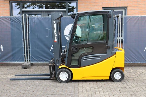 Forklift Jungheinrich EFG 320 Electric 2000kg 2012 EFG 320 2012 2 Forklift image 2