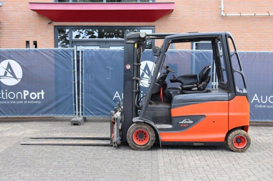 Linde E30HL-01/600 Electric Forklift 3000kg 2015 E30HL-01/600 2015 2 Forklift image 2