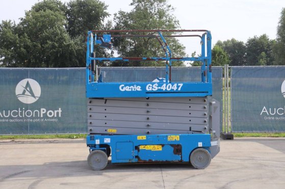 Genie GS-4047 Electric Scissor Lift 350kg 13.75m 2016 GS-4047 2016 2 Scissor Lifts image 32