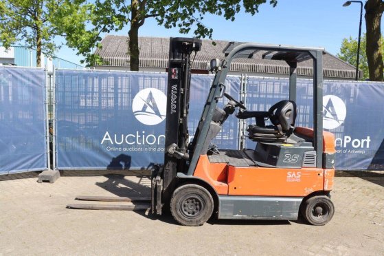 Toyota 7FBMF25 Electric Forklift 2500kg 5m 2005 7FBMF25 2005 2 Forklift image 17