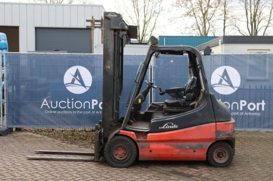 Linde E30/02 Electric Forklift 3000kg 2008 E30/02 2008 2 Forklift image 32