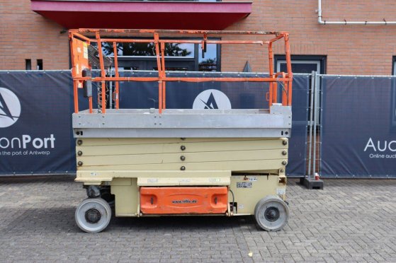JLG Electric Scissor Lift 2 Scissor Lifts image 17