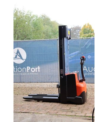Toyota SWE140 Electric Stacker 1400kg 3.25m 2017 SWE140 2017 2 image 17