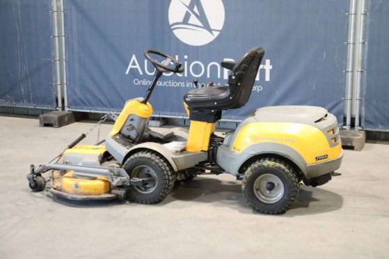 Stiga Park Pro 25 AWD Petrol Ride-on Mower 2011 Stiga Park Pro 25 AWD 2011 2 image 3