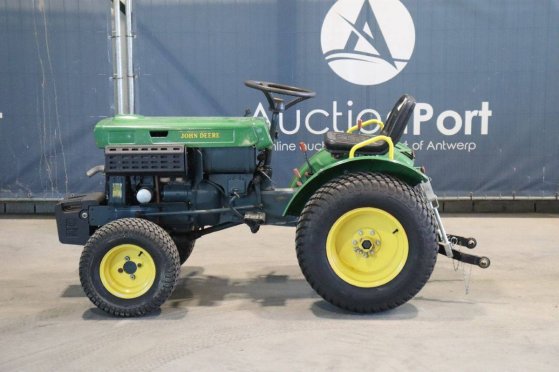 Compact John Deere B7000 Diesel Tractor with Extra Wheels John Deere B7000 2 image 3
