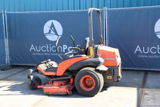 Kubota ZD326 Diesel Ride-on Mower ZD326 2 image 3