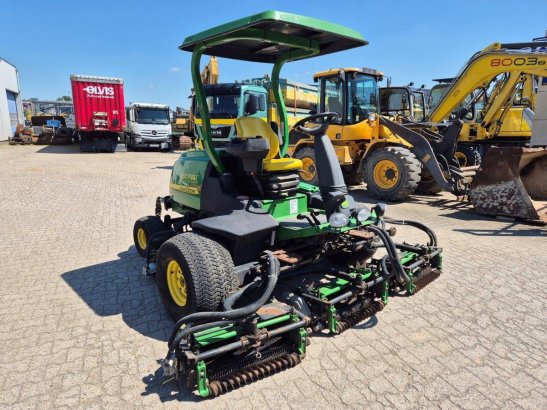 John Deere 8700 PC FM Diesel Ride-on Mower John Deere 8700 PC FM 2010 2 image 3