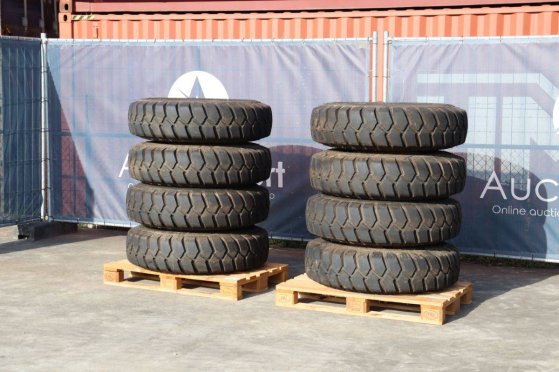 Batch of Nokian 11.00-20 tires with rims, 8 pieces Kia 2 Flatbed open trailers image 3