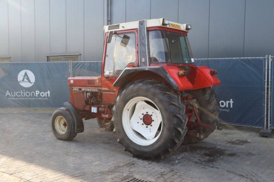 Tractor International 845 XL Diesel 60kW 1982 (Margin) International 845 XL 1982 2 image 3