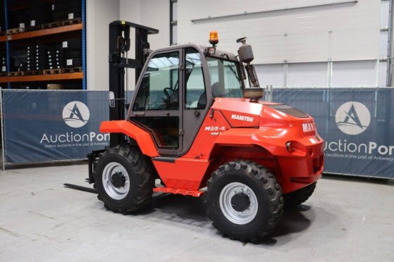 Rough-terrain forklift Manitou M26-4 Diesel 2600kg 5.5m 2015 M26-4 2015 2 Rough Terrain Forklift image 3