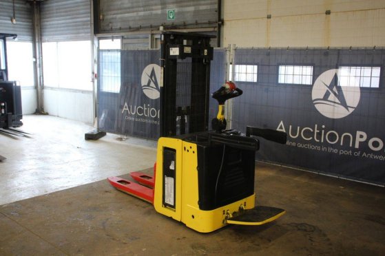 Hyster Electric Stacker 1400kg 4.63m 2017 2017 2 image 3