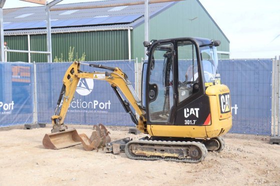 Mini excavator Caterpillar 301.7D Diesel 14kW 2017 301.7D 2017 2 image 3