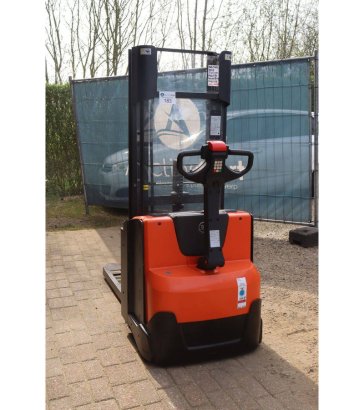 Stacker BT SWE 140L Electric 1400kg 2.65m 2015 BT SWE 140L 2015 2 image 3