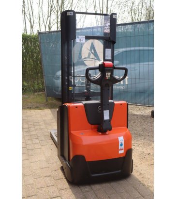 Stacker BT SWE140L Electric 1400kg 2.65m 2015 BT SWE140L 2015 2 image 3