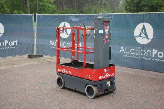 Skyjack SJ12 Electric Mast Lift Skyjack SJ12 2 image 3