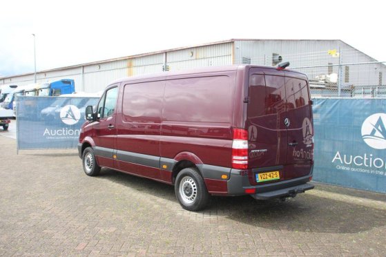 Mercedes-Benz Sprinter 210 CDI Diesel 95hp Van 2016 Sprinter 210 CDI 2016 2 Closed vans image 3