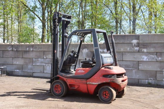 Linde H20D Diesel Forklift 2000kg 1990 H20D 1990 2 Rough Terrain Forklift image 18