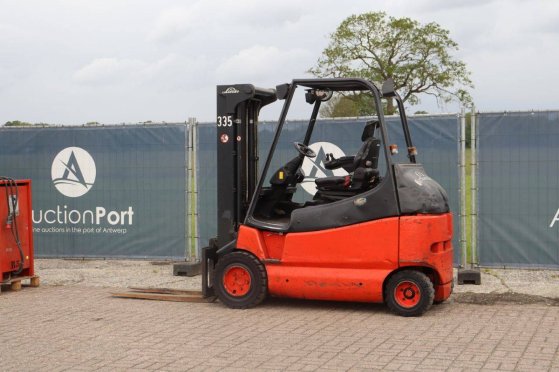 Linde E30/03/600 Electric Forklift 3000kg 4.5m 2005 E30/03/600 2005 2 Forklift image 3