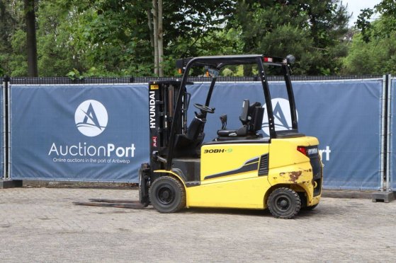 Hyundai 30BH-9 Electric Forklift 3000kg 4.05m 2016 30BH-9 2014 2 Forklift image 3
