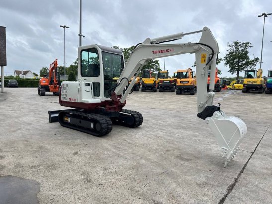 Midi excavator Takeuchi TB140C Diesel 2014 TB140C 2014 2 Crawler Excavators image 3